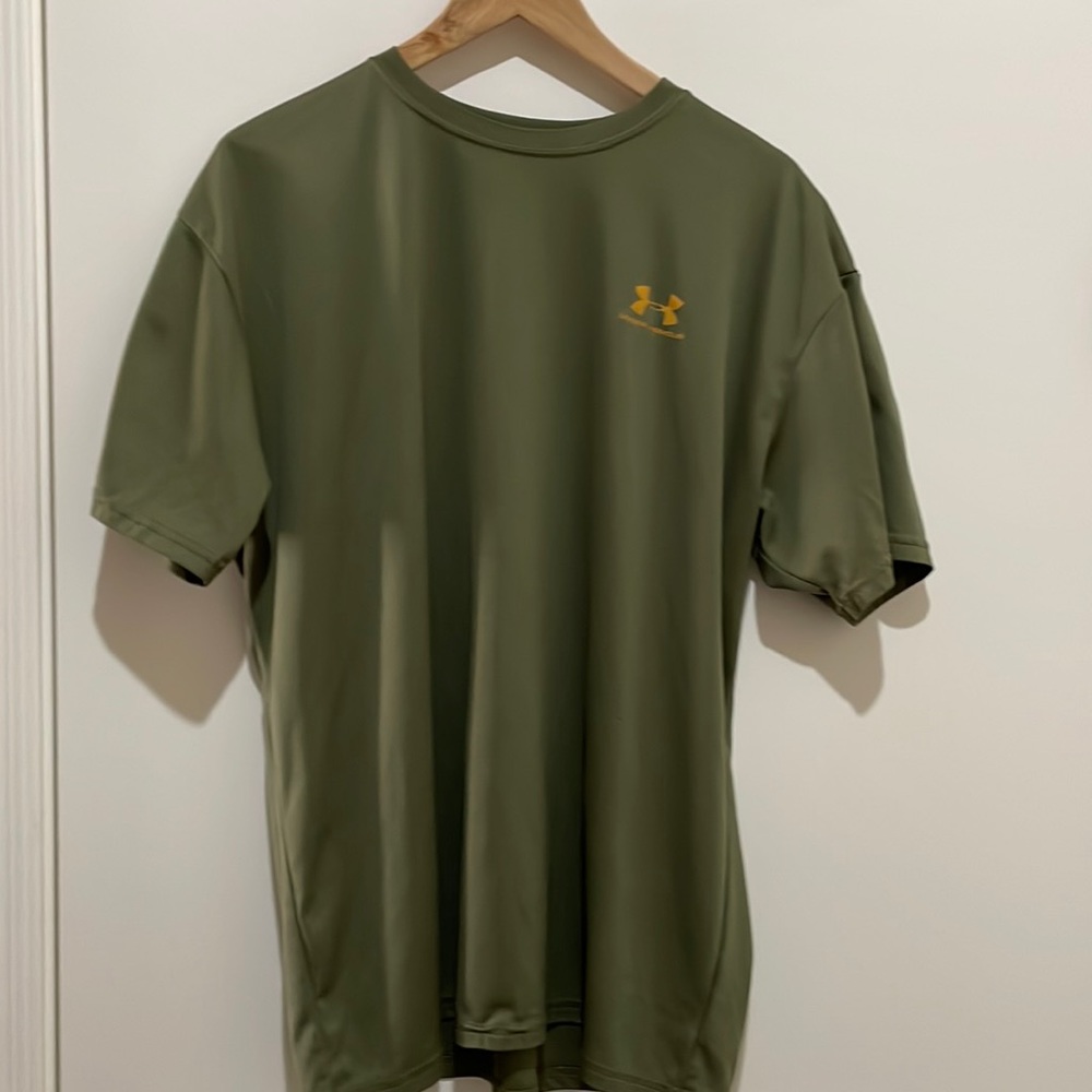 Under Armour hunt / workout t shirt